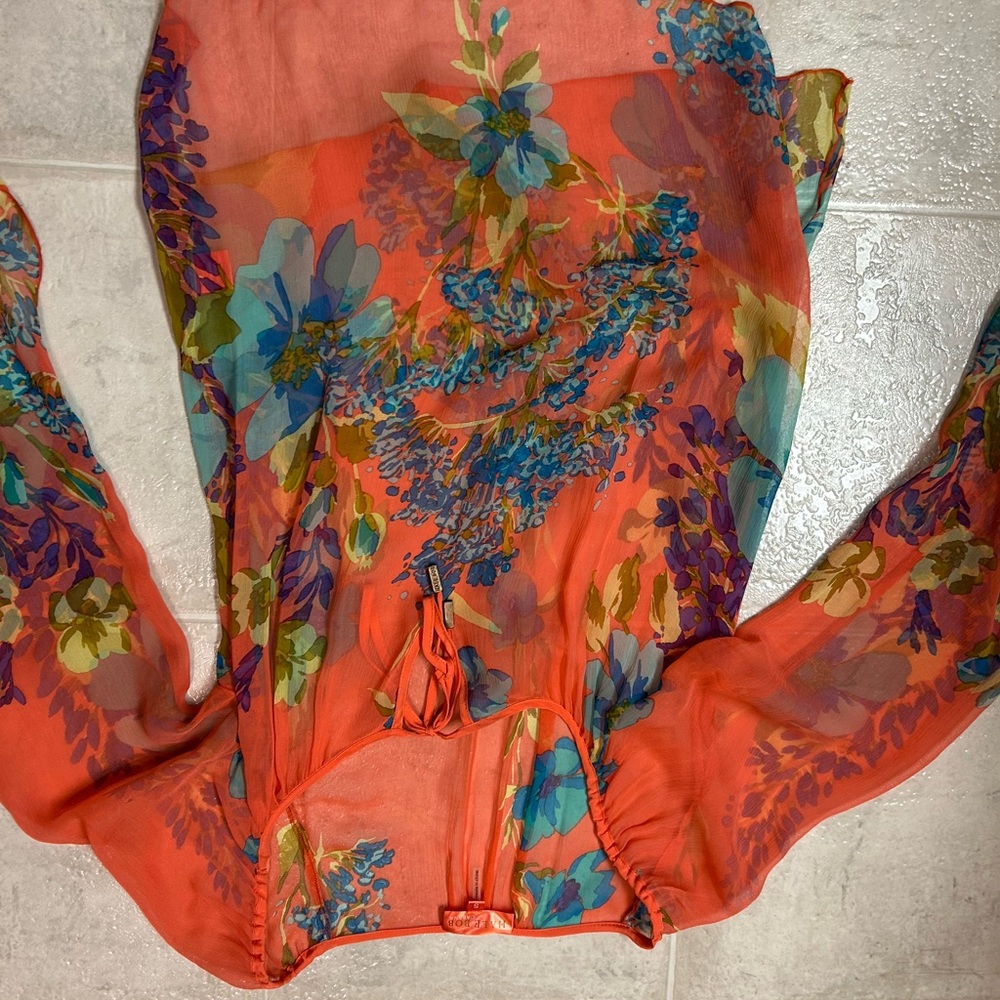 HALE BOB 100% Silk Top
Size S Like New
5 Star Seller ***** - Picture 9 of 9